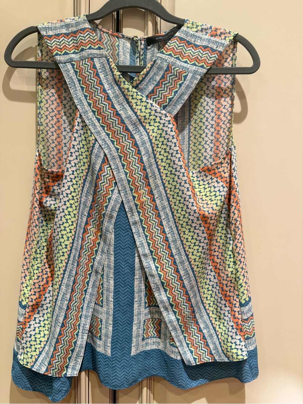 BCBGMAXAZRIA Sleeveless Crossover Front Blouse Tribal Print Medium